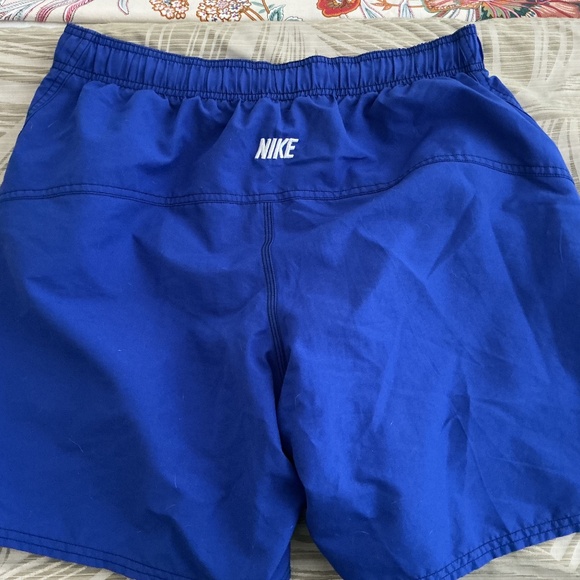 Nike Men’s Swim Trunks Sized Large - Picture 3 of 3